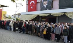 Pınardere halkı, Atatürk'ü anmak için köy meydanında bir araya geldi