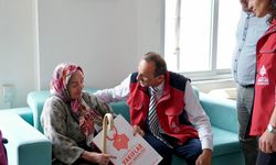 Aydın Vakıflar Bölge Müdürlüğü, Anneler Günü’nde huzurevlerini ziyaret etti