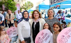 Başkan Gençay, Anneler Günü dolayısıyla kurulan stantları ziyaret etti