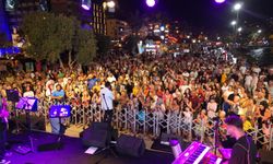 Başkan Çerçioğlu'ndan Kuşadası'nda müzik dolu gece