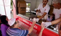 Aydın'da Vakıflar Bölge Müdürlüğü tarafından goruk suyu ikram edildi