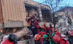 7 katlı bina çöktü! 5 kişi enkaz altında