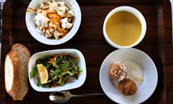 Aydın Büyükşehir Belediyesi Havuz Kafe’de 4 çeşit yemek 75 TL