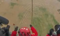 Aydın'da selde mahsur kalan bir vatandaş, helikopterle kurtarıldı