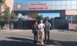 Efeler'de siber hırsızlık hükümlüsü yakalandı