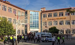 Manisa'da okul önünde silahlı saldırı