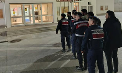 Kuşadası’nda 20 düzensiz göçmen tespit edildi, 5 şüpheli tutuklandı