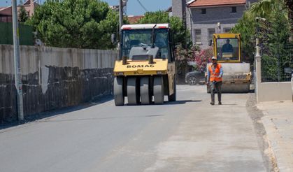 Kuşadası'nın Karaova ve Soğucak mahallelerinde yollar yenileniyor