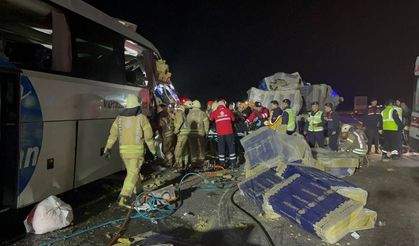 İstanbul'da yolcu otobüsü ile tır çarpıştı! 37 yaralı, 1 ölü