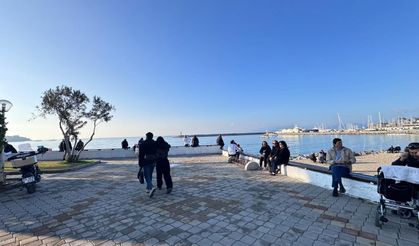 Kuşadası’nda güneşi gören sahile koştu