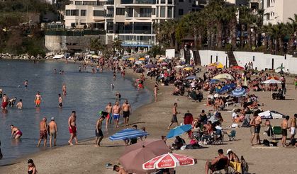 Kuşadası’na yaz geldi, plajlar doldu