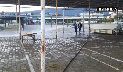 Akbük Semt Pazarı belediye ekiplerince temizlendi