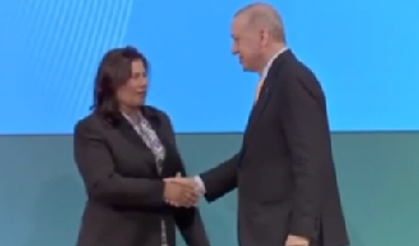 Özlem Çerçioğlu AK Parti rozetini taktı