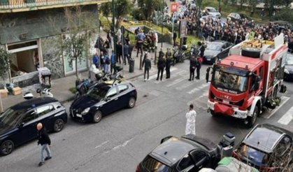 Napoli'de bir bankayı soyan saldırganlar, 25 kişiyi rehin aldı