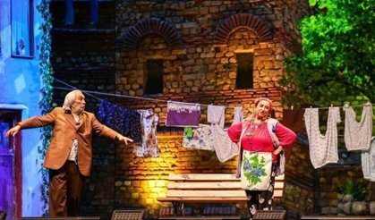 Sanatçı Müjdat Gezen oyun sırasında fenalaştı