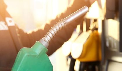 Motorinde gece yarısı zammı: Litre fiyatı 70 liraya dayandı!