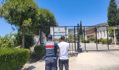 Kuşadası'nda 8 yıl hapis cezasıyla aranan hükümlü yakalandı