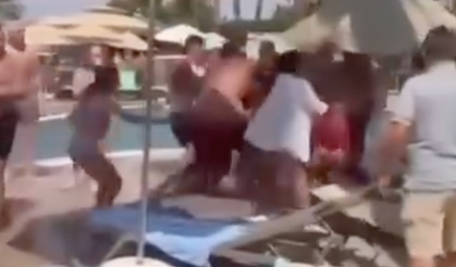 Kuşadası'nda tatilciler yumruk yumruğa birbirine girdi