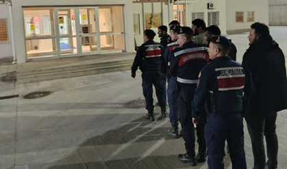 Kuşadası’nda 20 düzensiz göçmen tespit edildi, 5 şüpheli tutuklandı