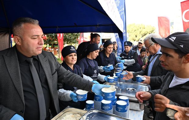 Büyükşehir Ulu Önder Gazi Mustafa Kemal Atatürk için hayır düzenledi