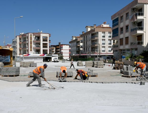 Kuşadası Belediyesi'nden Davutlar'a hizmet yağıyor
