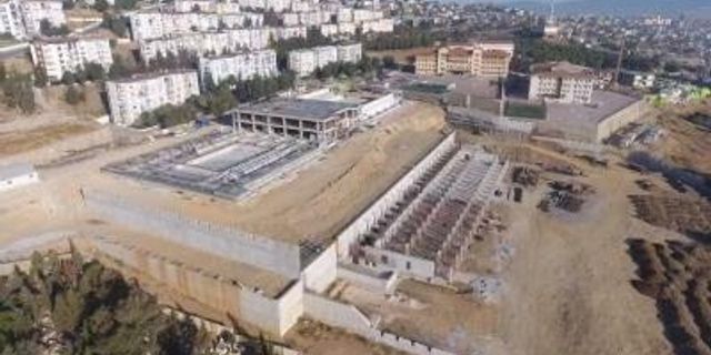 KARABAĞLAR GENÇLİK VE SPOR MERKEZİ’NDE ÇALIŞMALAR SÜRÜYOR
