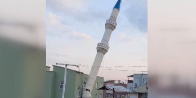 Adana'da 'Kontrollü' yıkılan minare 3 katlı evin üzerine devrildi