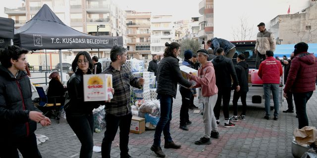 Kuşadası'nda yaşayan yabancılardan depremzedelere yardım eli