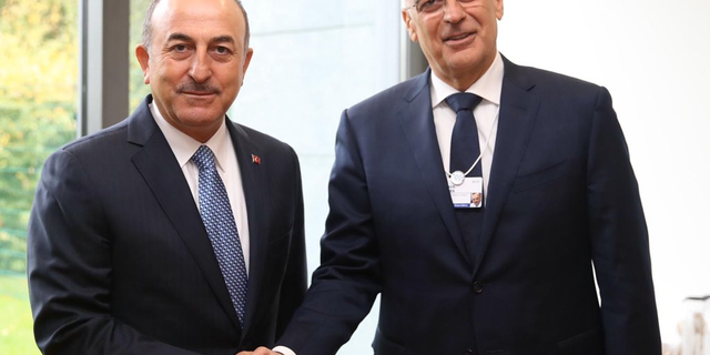 Mevlüt Çavuşoğlu Yunanistan Dışişleri Bakanı ile görüştü