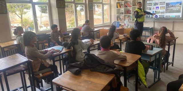 Aydın'da bir çok okulda trafik kuralları eğitimi veriliyor