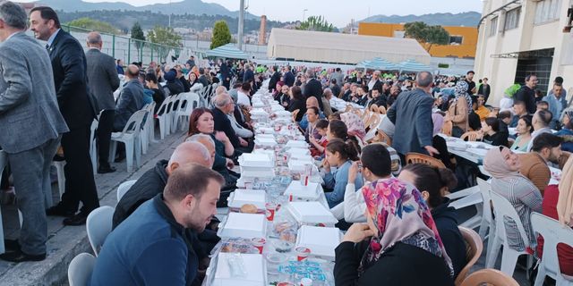 AK Parti Aydın İl Başkanlığından 5 bin kişilik sırasız iftar yemeği