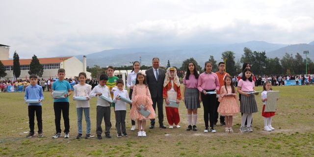 Başkan Dinçer genç yeteneklere ödüllerini verdi