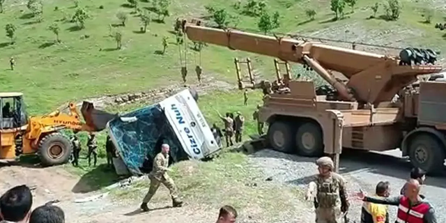 Şırnak’ta askerleri taşıyan otobüs devrildi! 2 şehit