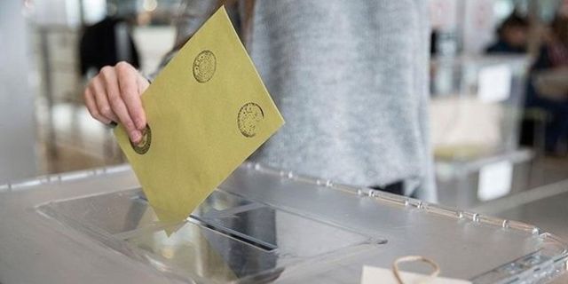 Türkiye'de seçmenler oy kullanmaya başladı