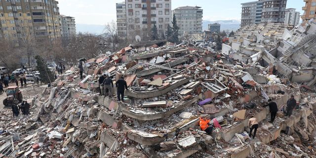 Deprem bölgesinde OHAL kaldırılıyor