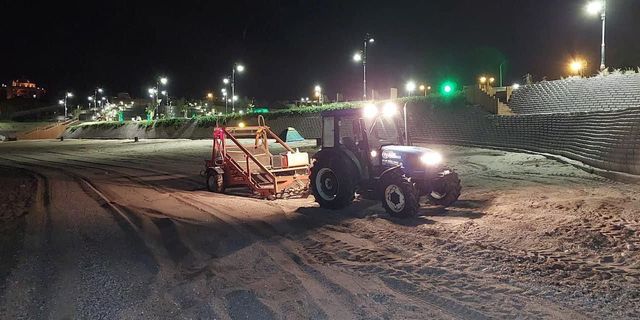 Didim'in sahillerinde temizlik çalışmaları sürüyor