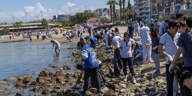 Kuşadası'nın kıyıları temizlendi