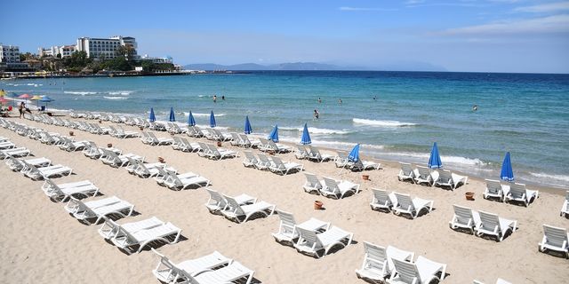 Kuşadası'nın 24 plajı bayraklandı