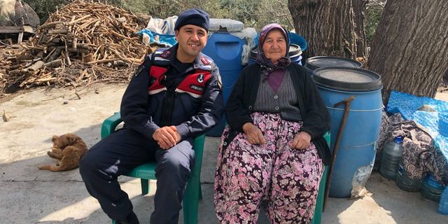 Aydın İl Jandarma Komutanlığı'ndan yaşlı çınarlara ziyaret