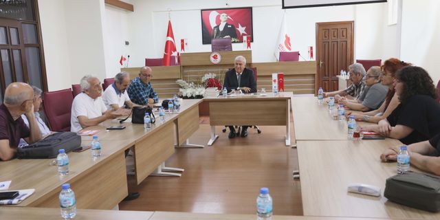 Efeler Belediyesi Kültür Yayınları'nın yazarları Başkan Atay'la buluştu