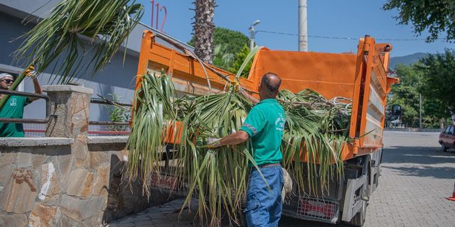 Kuşadası'nda bayram temizliği