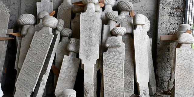 Kuşadası Adalızade Mezarlığı'nda ki taşlar müzede sergilenecek