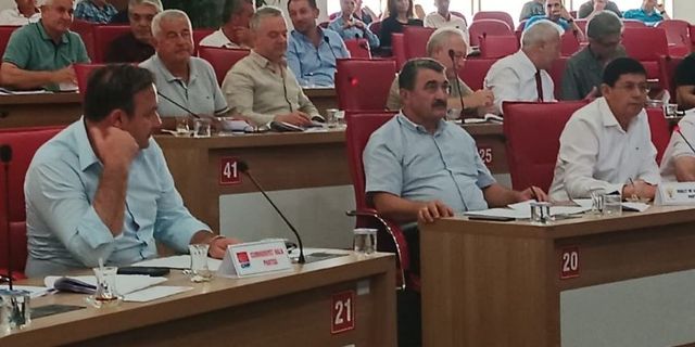 AK Parti Grup Sözcüsü Mustafa Arı "Fatih Atay saygın bir siyasetçi ciddi bir belediye başkanıdır"