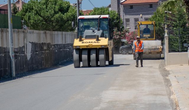 Kuşadası'nın Karaova ve Soğucak mahallelerinde yollar yenileniyor