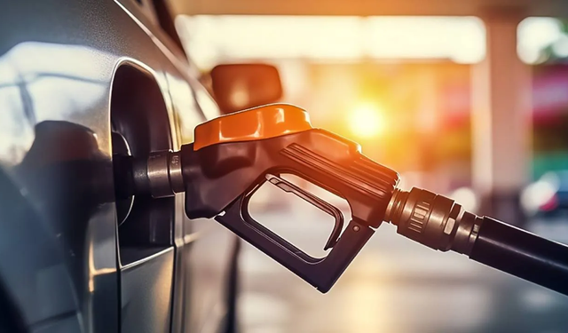 Benzine zam geldi!