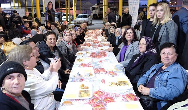 Binlerce Aydınlı iftarını Büyükşehir Belediye'nin sofralarında açtı