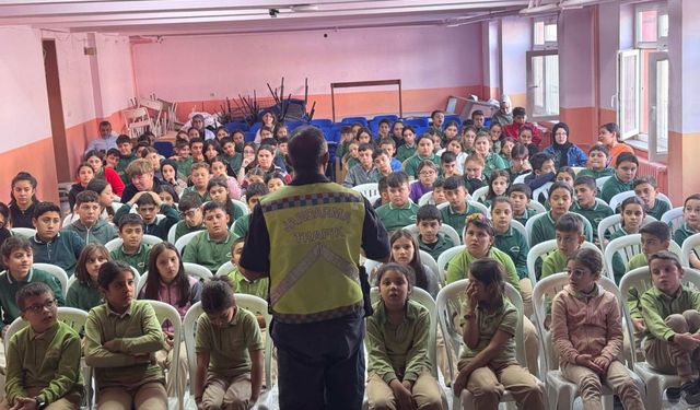 Aydın’da 300 öğrenciye trafik kuralları anlatıldı