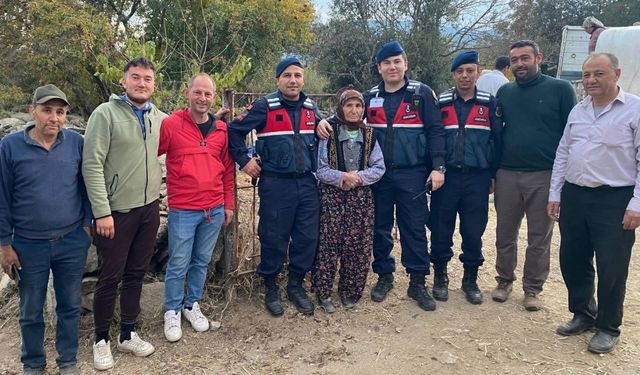 Kayıp Alzheimer hastası yaşlı kadını jandarma buldu