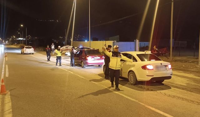 Aydın'da jandarma ekiplerince drone destekli gece denetimi gerçekleştirildi