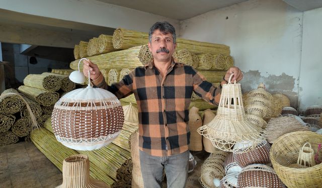 Ilıcabaşı'nda üretilen rattan avizeler moda oldu